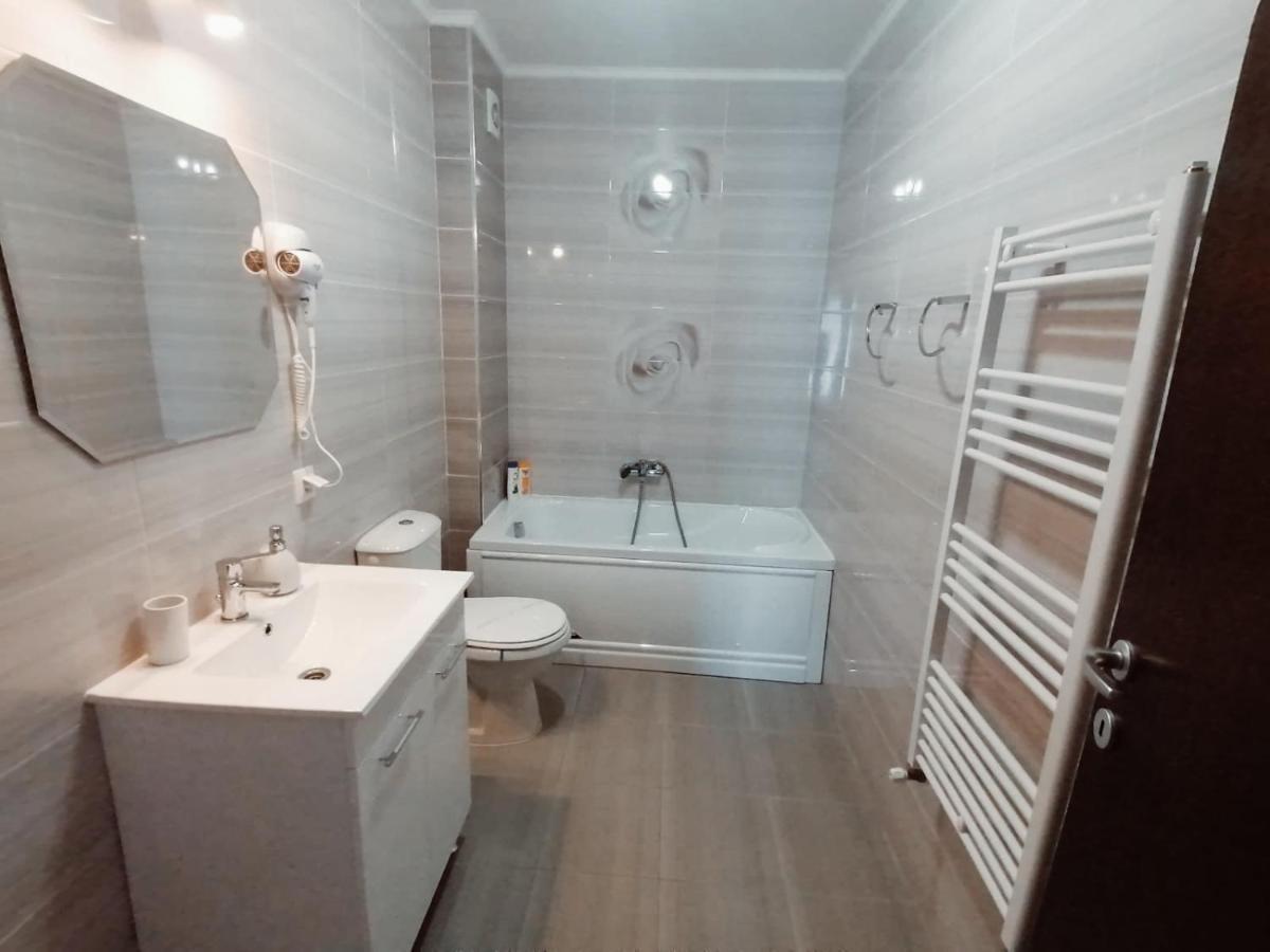 Ama Apartament Cu Terasa 50 Mp & Parcare Брашов Экстерьер фото