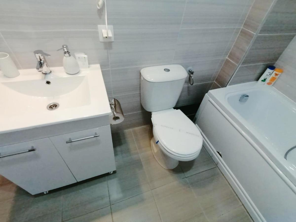 Ama Apartament Cu Terasa 50 Mp & Parcare Брашов Экстерьер фото